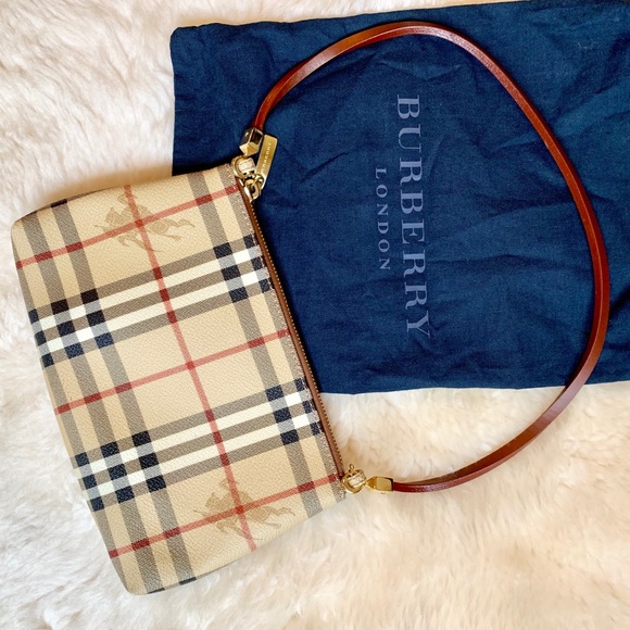 Burberry Handbags - Burberry Pochette